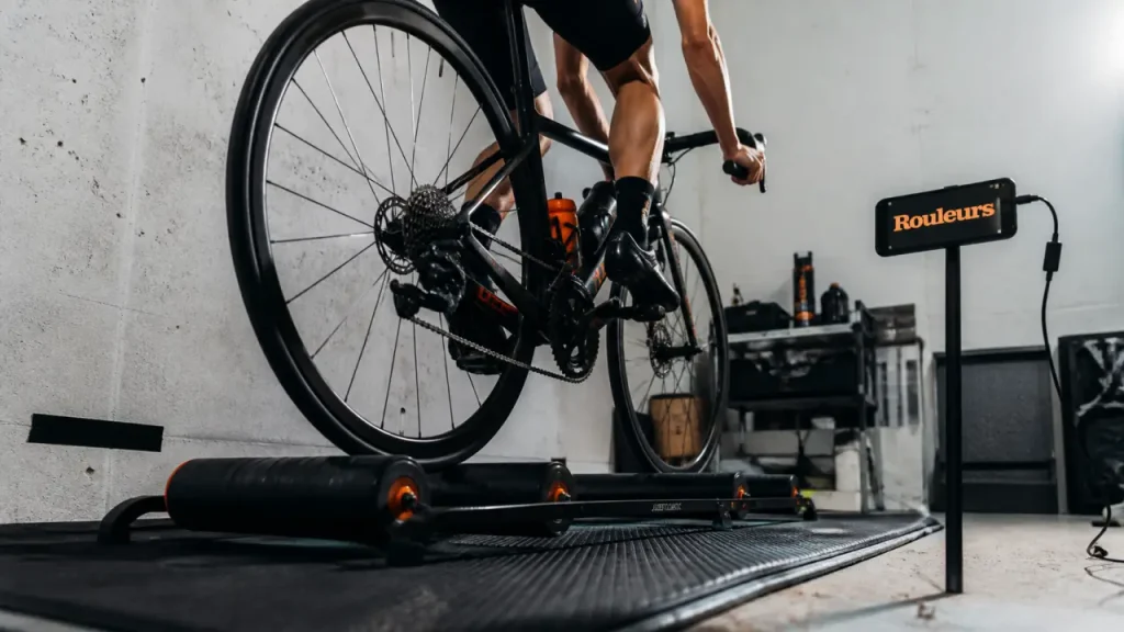 Home trainer à rouleaux : équilibre, bruit et compatibilité avant d’acheter