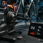 Home trainer connecté Elite avec cassette et wattmètre, entraînement en home trainer connecté Elite