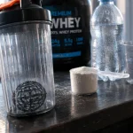 Dosage whey eau : 30 g dans 200 ml dans un shaker
